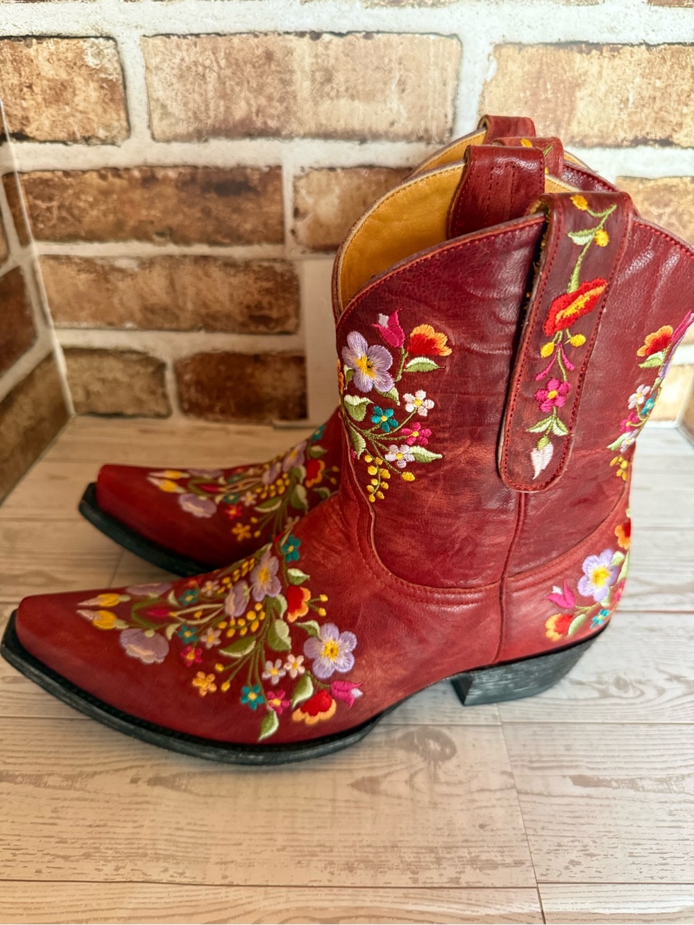 Old Gringo Red Floral SORA  Embroidered Western Ankle Boots - Picture 4 of 7